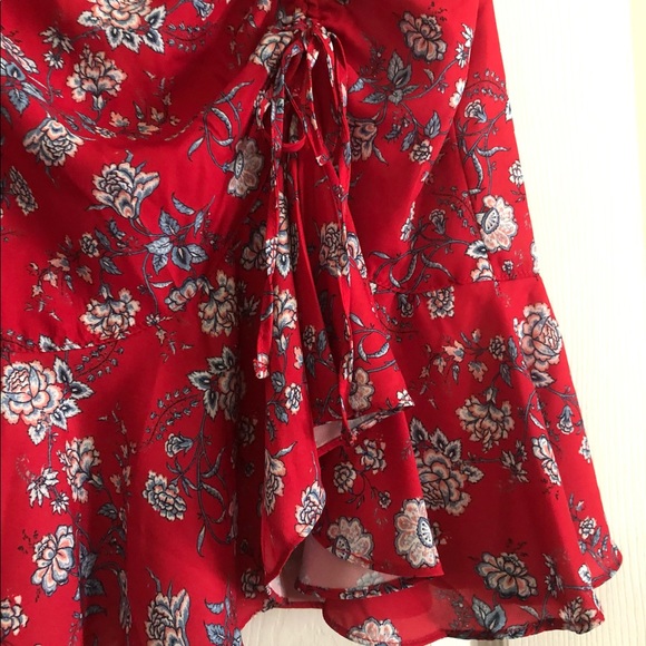 Max Studio women’s skirt. NWT. Great red color. Great adjustable ruching. - Picture 4 of 6